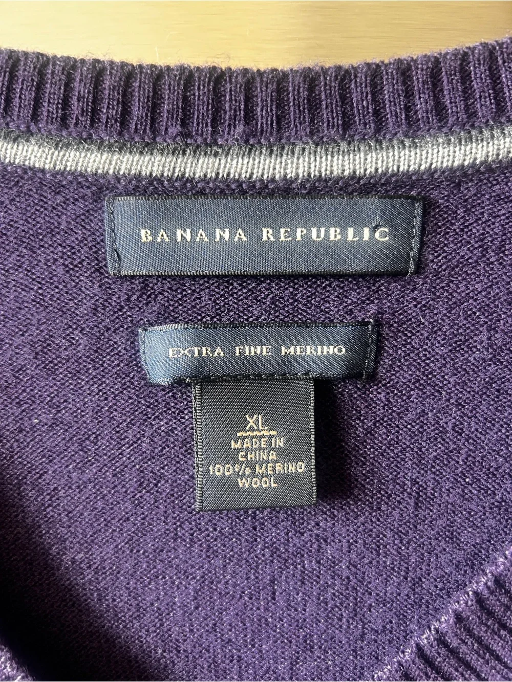Banana Republic XL 100% Merino Wool V Neck Sweater Purple Flaw